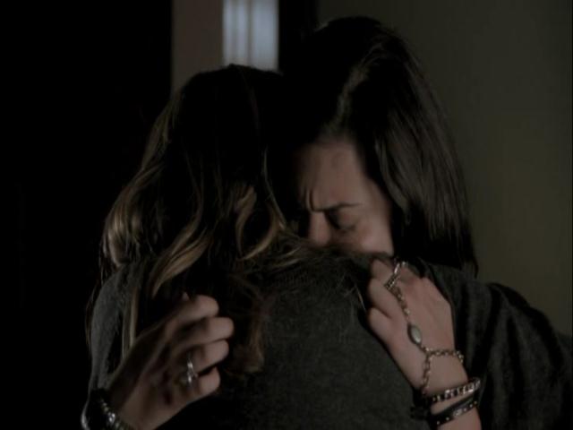 VampireDiariesWorld-dot-org_TheSecretCircle-S01E02-2081.jpg