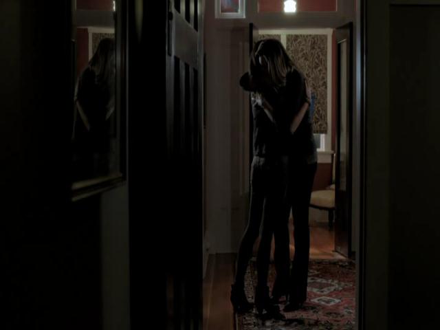 VampireDiariesWorld-dot-org_TheSecretCircle-S01E02-2083.jpg