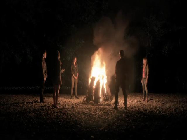 VampireDiariesWorld-dot-org_TheSecretCircle-S01E02-2234.jpg