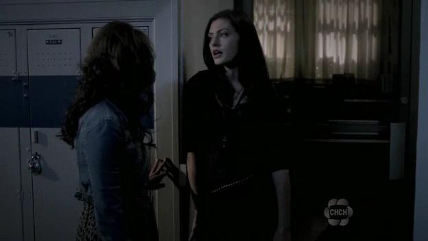 VampireDiariesWorld-dot-org_TheSecretCircle-S01E03-1680.jpg