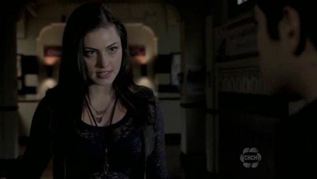 VampireDiariesWorld-dot-org_TheSecretCircle-S01E03-1821.jpg