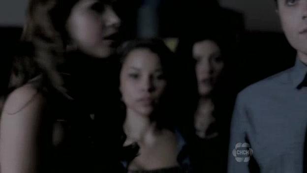 VampireDiariesWorld-dot-org_TheSecretCircle-S01E03-1968.jpg