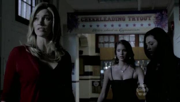 VampireDiariesWorld-dot-org_TheSecretCircle-S01E03-2073.jpg
