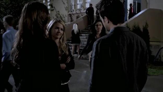 VampireDiariesWorld-dot-org_TheSecretCircle-S01E03-2092.jpg