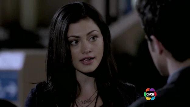 VampireDiariesWorld-dot-org_TheSecretCircle-S01E03-2101.jpg