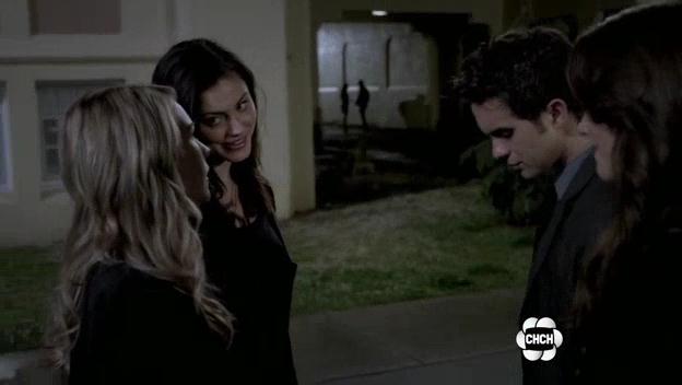 VampireDiariesWorld-dot-org_TheSecretCircle-S01E03-2107.jpg