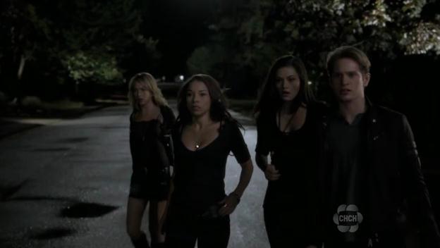 VampireDiariesWorld-dot-org_TheSecretCircle-S01E04-2031.jpg