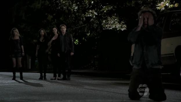 VampireDiariesWorld-dot-org_TheSecretCircle-S01E04-2035.jpg