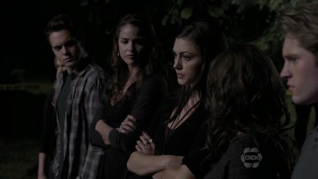 VampireDiariesWorld-dot-org_TheSecretCircle-S01E04-2130.jpg