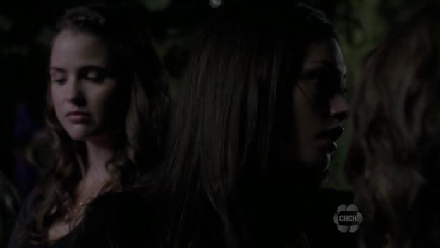 VampireDiariesWorld-dot-org_TheSecretCircle-S01E04-2135.jpg