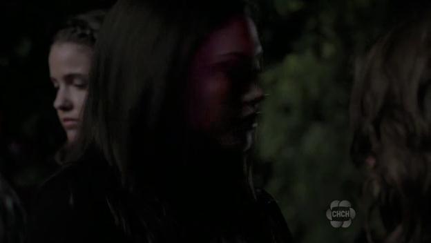 VampireDiariesWorld-dot-org_TheSecretCircle-S01E04-2137.jpg