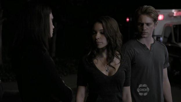 VampireDiariesWorld-dot-org_TheSecretCircle-S01E04-2140.jpg