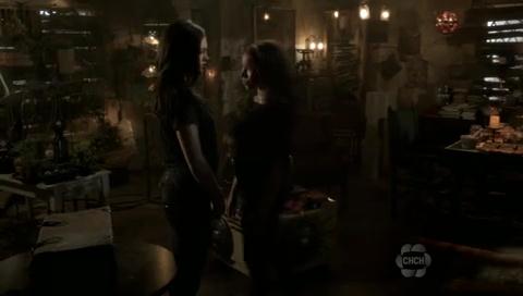 VampireDiariesWorld-dot-org_TheSecretCircle-S01E05-0565.jpg
