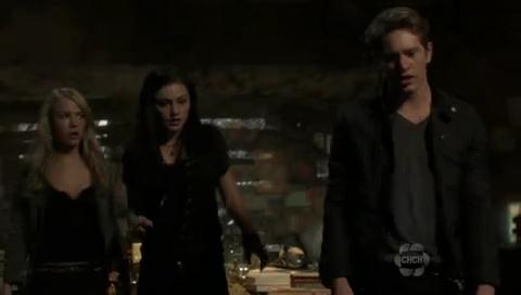 VampireDiariesWorld-dot-org_TheSecretCircle-S01E05-0890.jpg