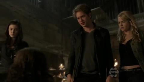 VampireDiariesWorld-dot-org_TheSecretCircle-S01E05-0967.jpg