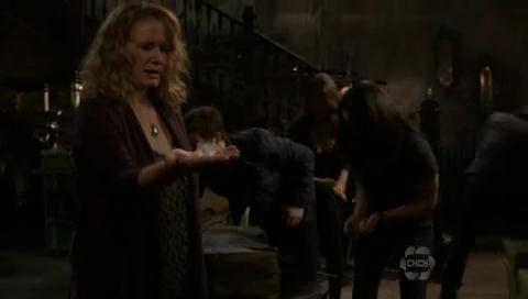 VampireDiariesWorld-dot-org_TheSecretCircle-S01E05-1290.jpg