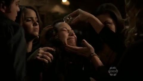 VampireDiariesWorld-dot-org_TheSecretCircle-S01E05-1330.jpg