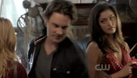 VampireDiariesWorld-dot-org_TheSecretCircle-S01E07-0093.jpg