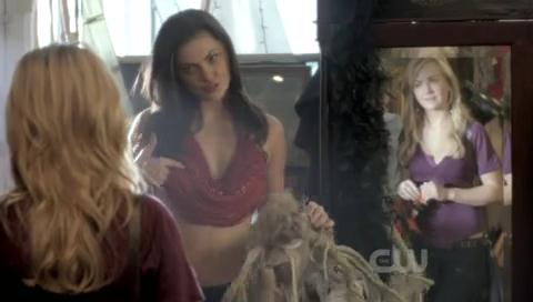 VampireDiariesWorld-dot-org_TheSecretCircle-S01E07-0109.jpg