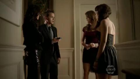 VampireDiariesWorld-dot-org_TheSecretCircle-S01E09-1639.jpg