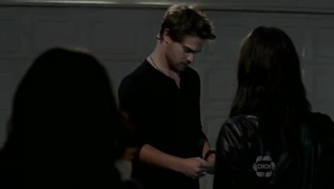 VampireDiariesWorld-dot-org_TheSecretCircle-S01E10-1091.jpg