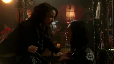VampireDiariesWorld-dot-org_TheSecretCircle-S01E10-1321.jpg
