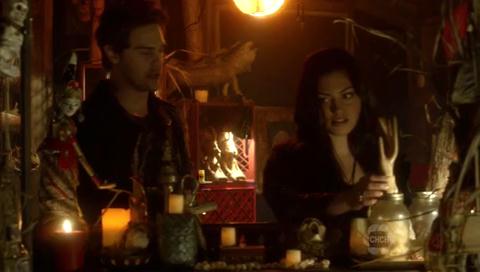 VampireDiariesWorld-dot-org_TheSecretCircle-S01E11-0897.jpg