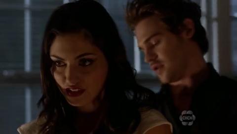 VampireDiariesWorld-dot-org_TheSecretCircle-S01E11-1434.jpg