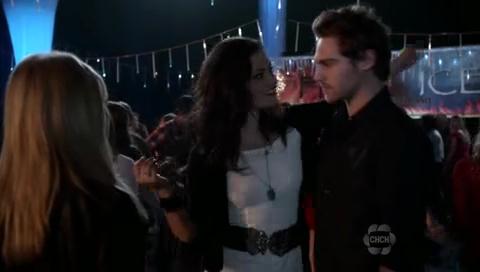 VampireDiariesWorld-dot-org_TheSecretCircle-S01E11-1708.jpg