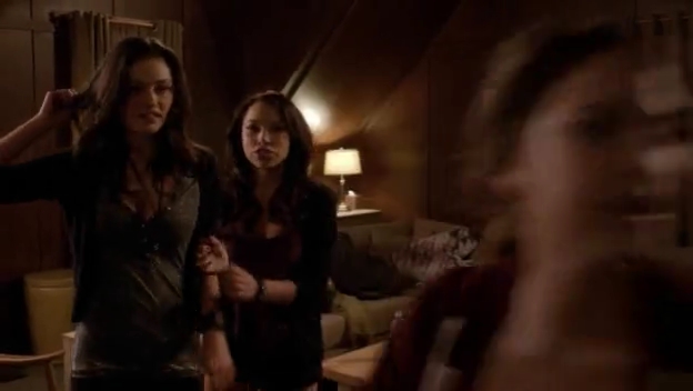 VampireDiariesWorld-dot-org_TheSecretCircle-S01E14-0932.jpg
