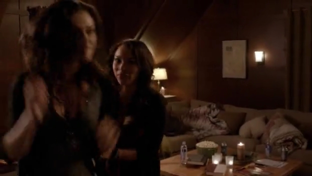 VampireDiariesWorld-dot-org_TheSecretCircle-S01E14-0933.jpg