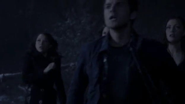 VampireDiariesWorld-dot-org_TheSecretCircle-S01E15-0805.jpg