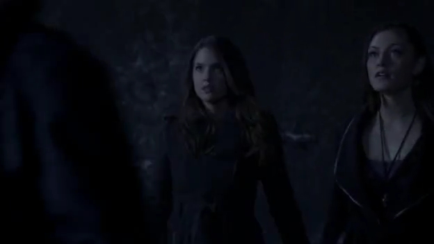 VampireDiariesWorld-dot-org_TheSecretCircle-S01E15-0806.jpg