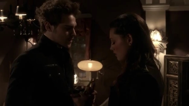 VampireDiariesWorld-dot-org_TheSecretCircle-S01E15-0960.jpg
