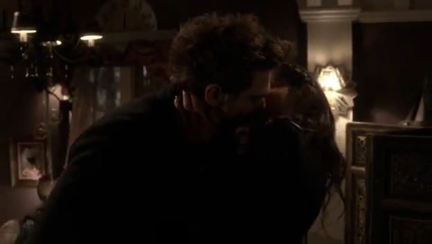 VampireDiariesWorld-dot-org_TheSecretCircle-S01E15-0976.jpg