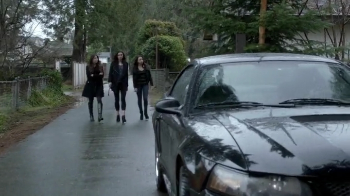 VampireDiariesWorld-dot-org_TheSecretCircle-S01E17-0350.jpg