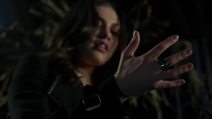 VampireDiariesWorld-dot-org_TheSecretCircle-S01E17-0731.jpg