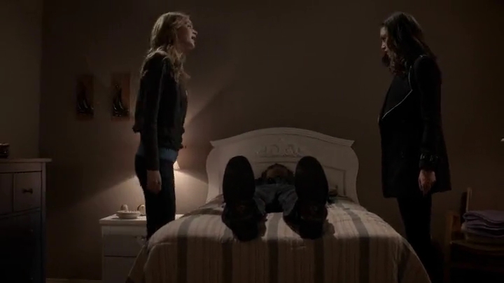 VampireDiariesWorld-dot-org_TheSecretCircle-S01E17-0801.jpg