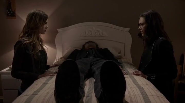 VampireDiariesWorld-dot-org_TheSecretCircle-S01E17-0857.jpg