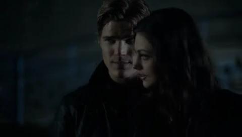 VampireDiariesWorld-dot-org_TheSecretCircle-S01E20-2052.jpg
