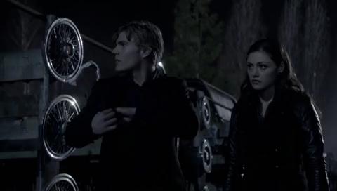 VampireDiariesWorld-dot-org_TheSecretCircle-S01E21-2165.jpg