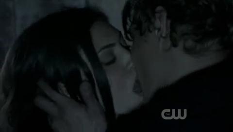 VampireDiariesWorld-dot-org_TheSecretCircle-S01E22-1115.jpg