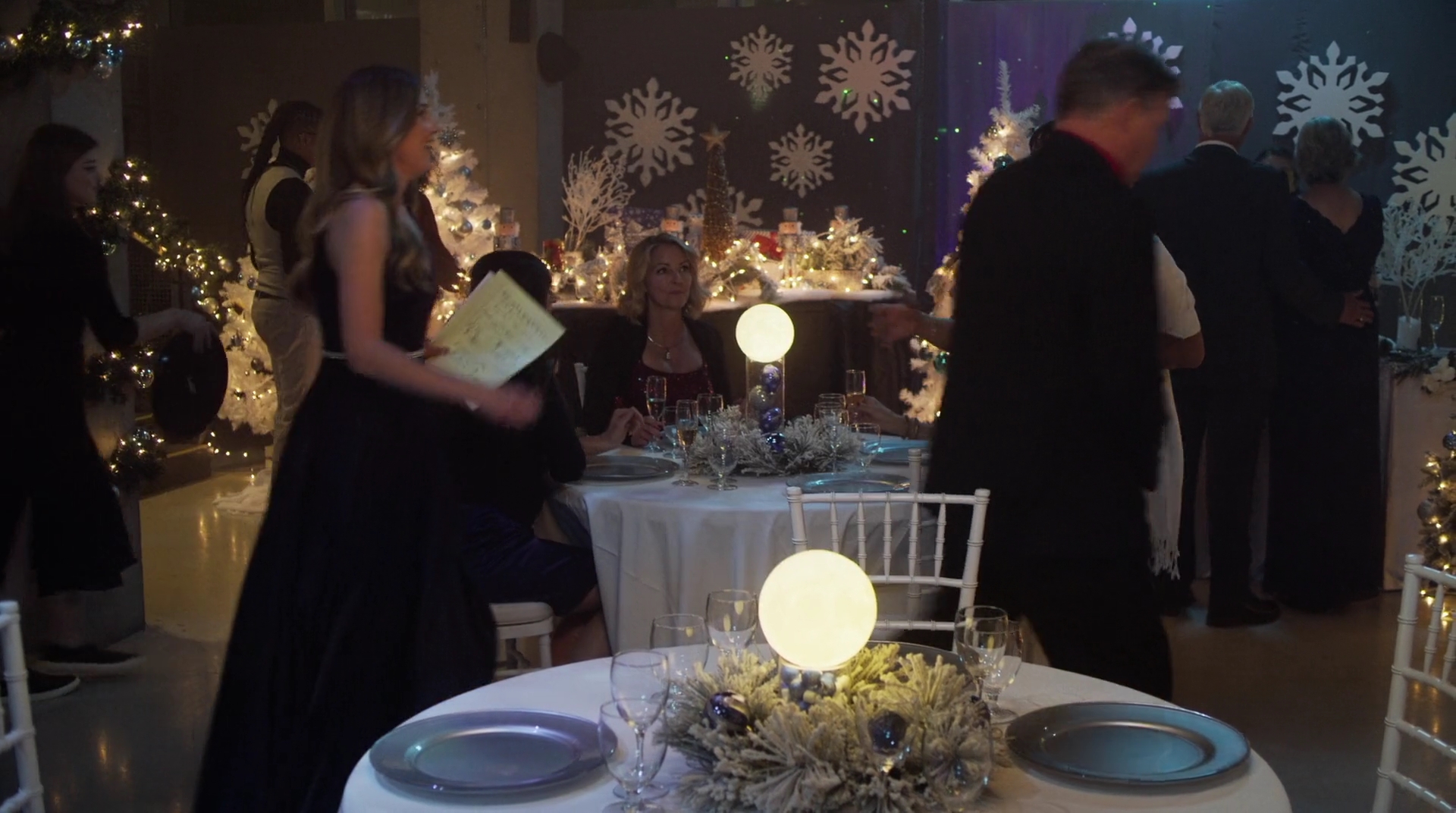 VampireDiariesWorld-dot-nl_AChristmasStar0121.jpg