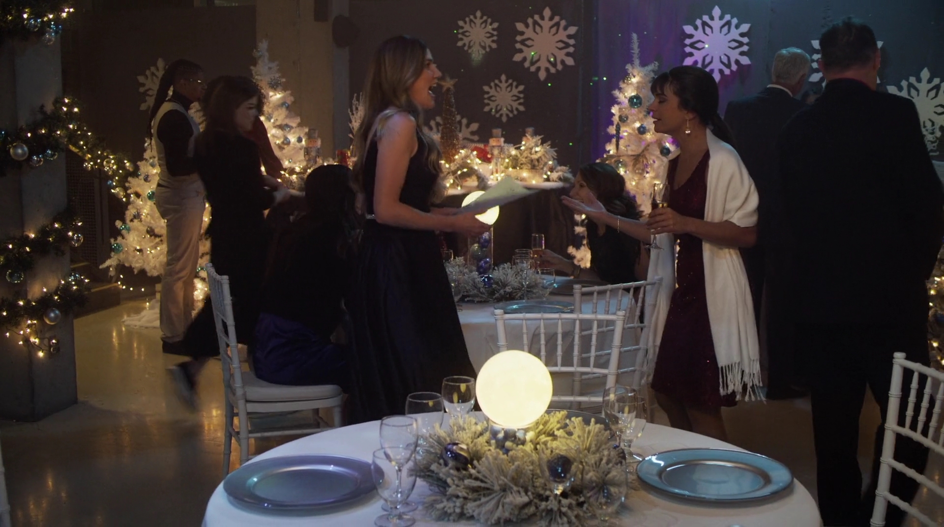 VampireDiariesWorld-dot-nl_AChristmasStar0122.jpg