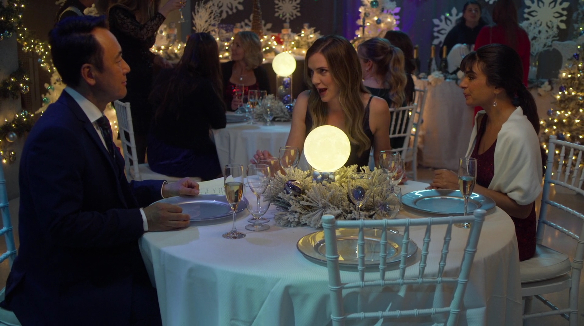 VampireDiariesWorld-dot-nl_AChristmasStar0244.jpg