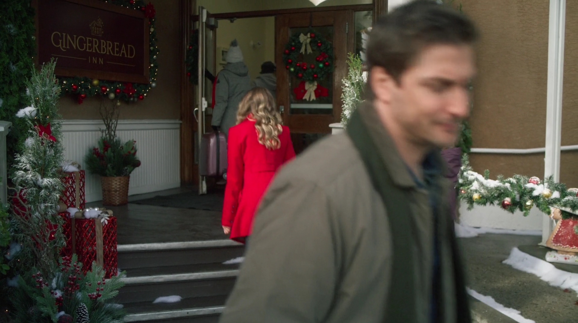 VampireDiariesWorld-dot-nl_AChristmasStar0703.jpg