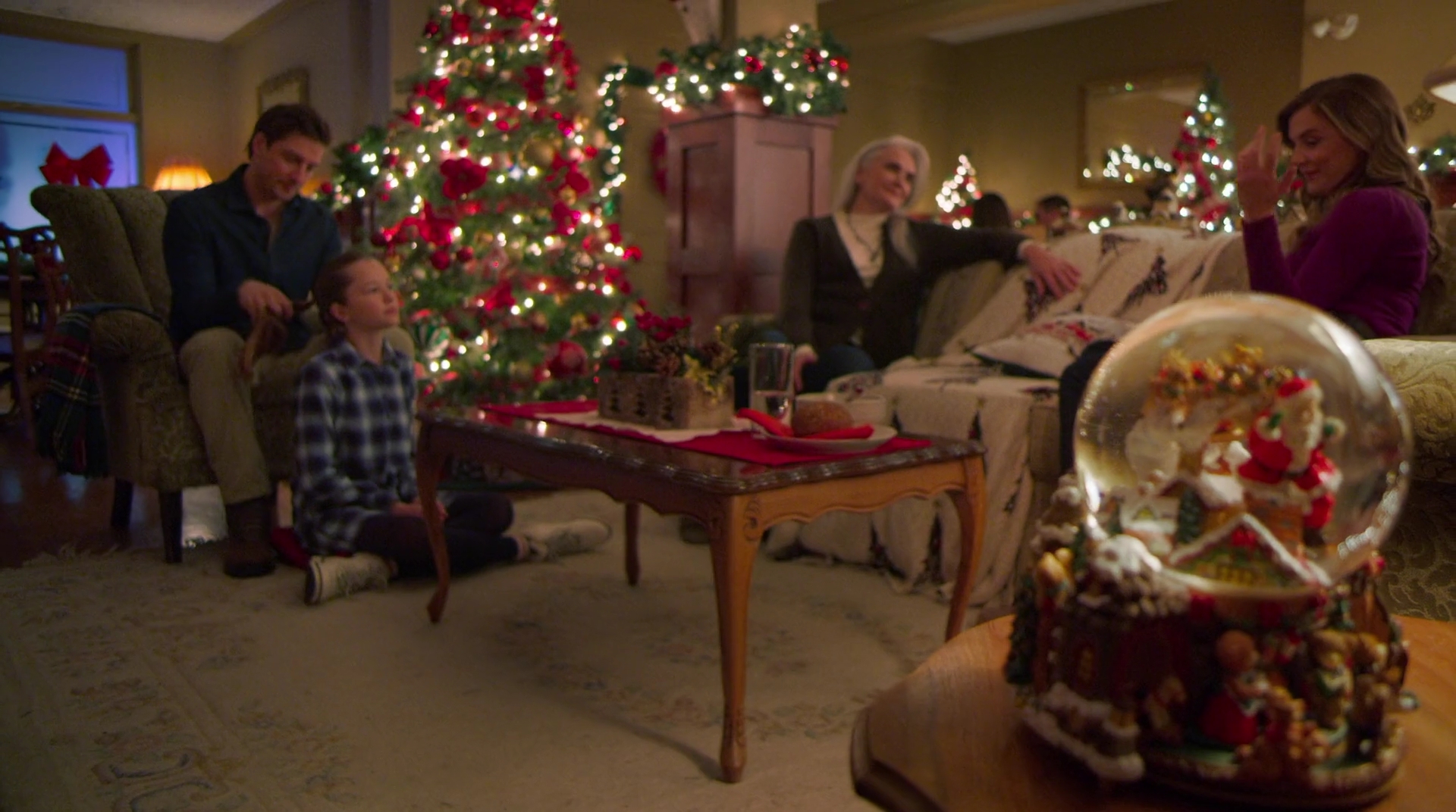 VampireDiariesWorld-dot-nl_AChristmasStar1009.jpg