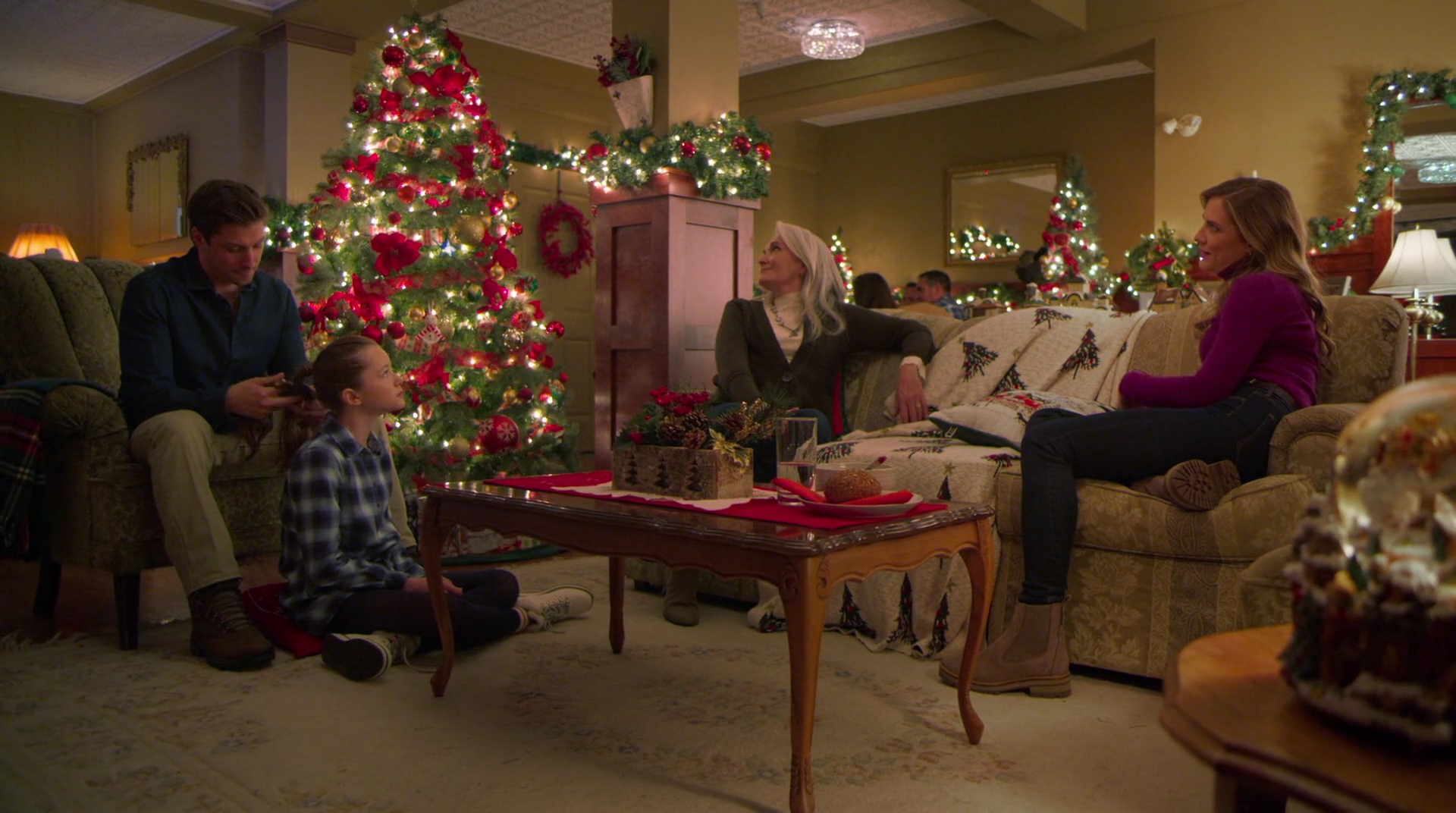 VampireDiariesWorld-dot-nl_AChristmasStar1021.jpg