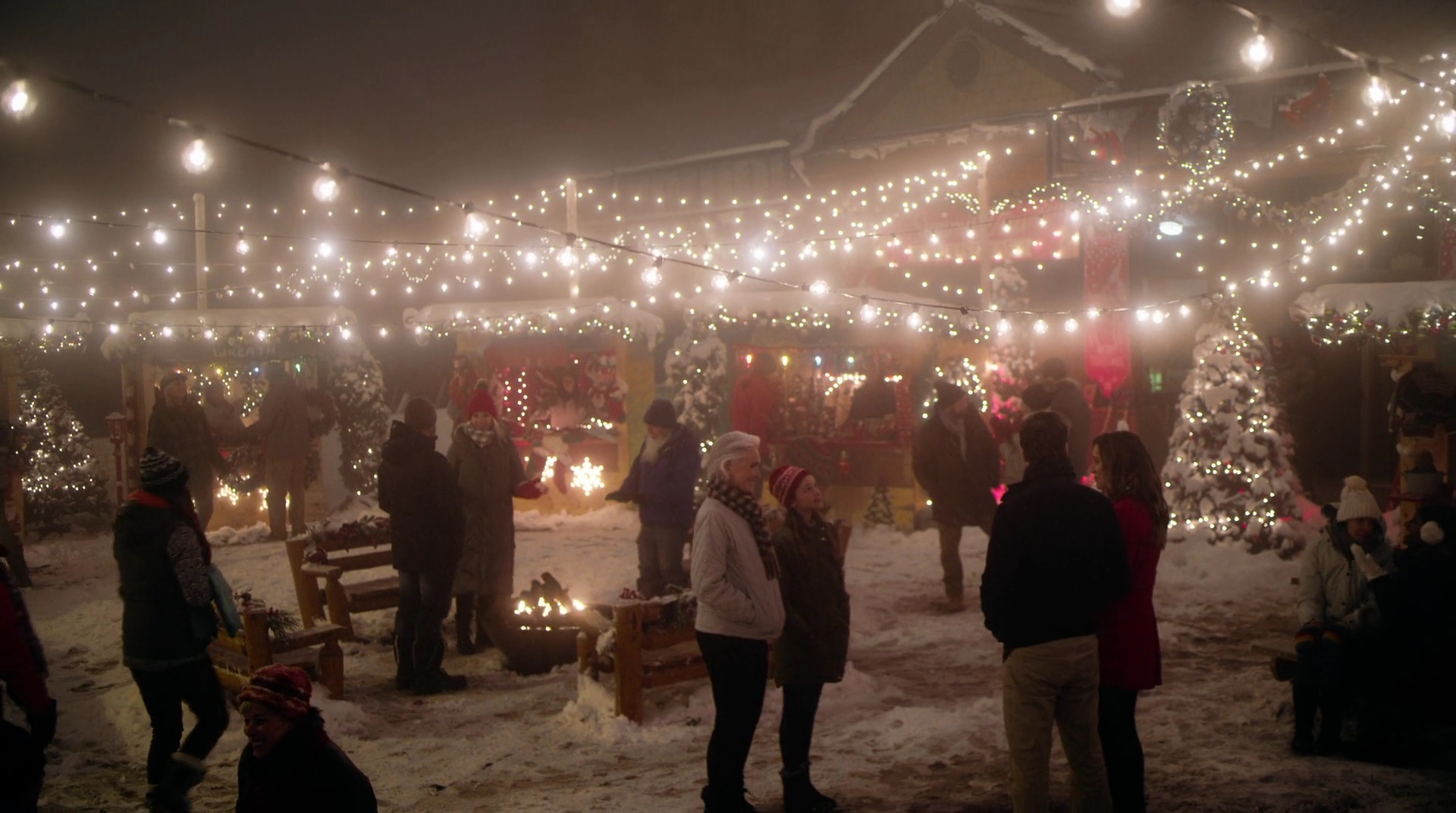 VampireDiariesWorld-dot-nl_AChristmasStar4783.jpg