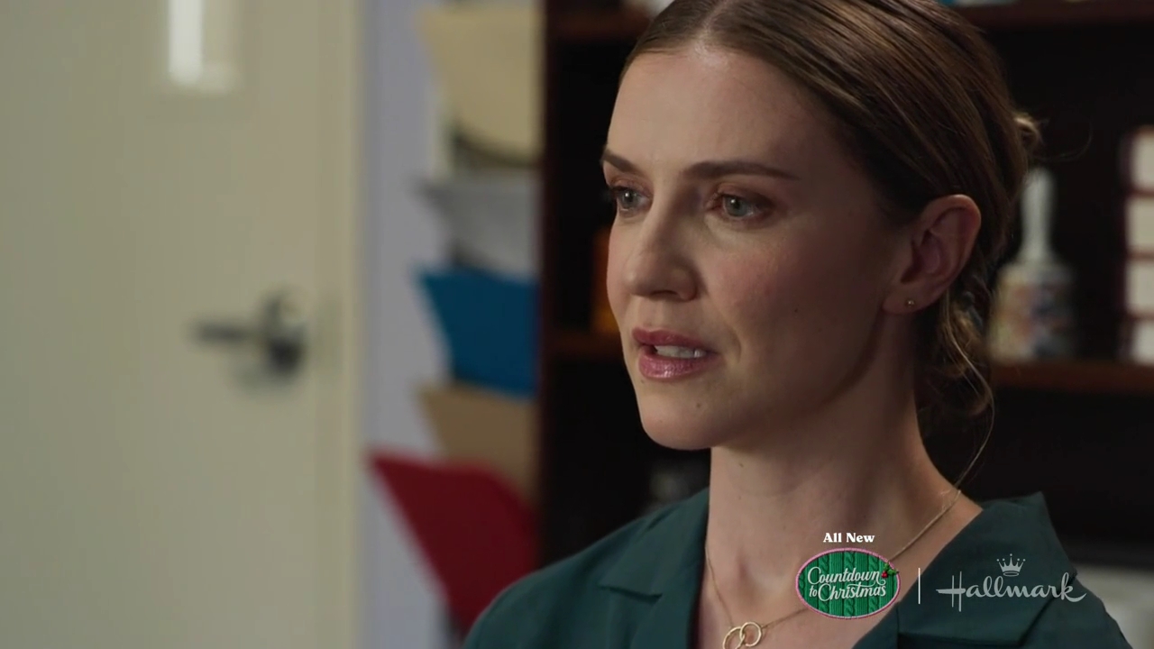 vampirediariesworld-dot-nl_ChristmasAtTheGoldenDragon0781.jpg
